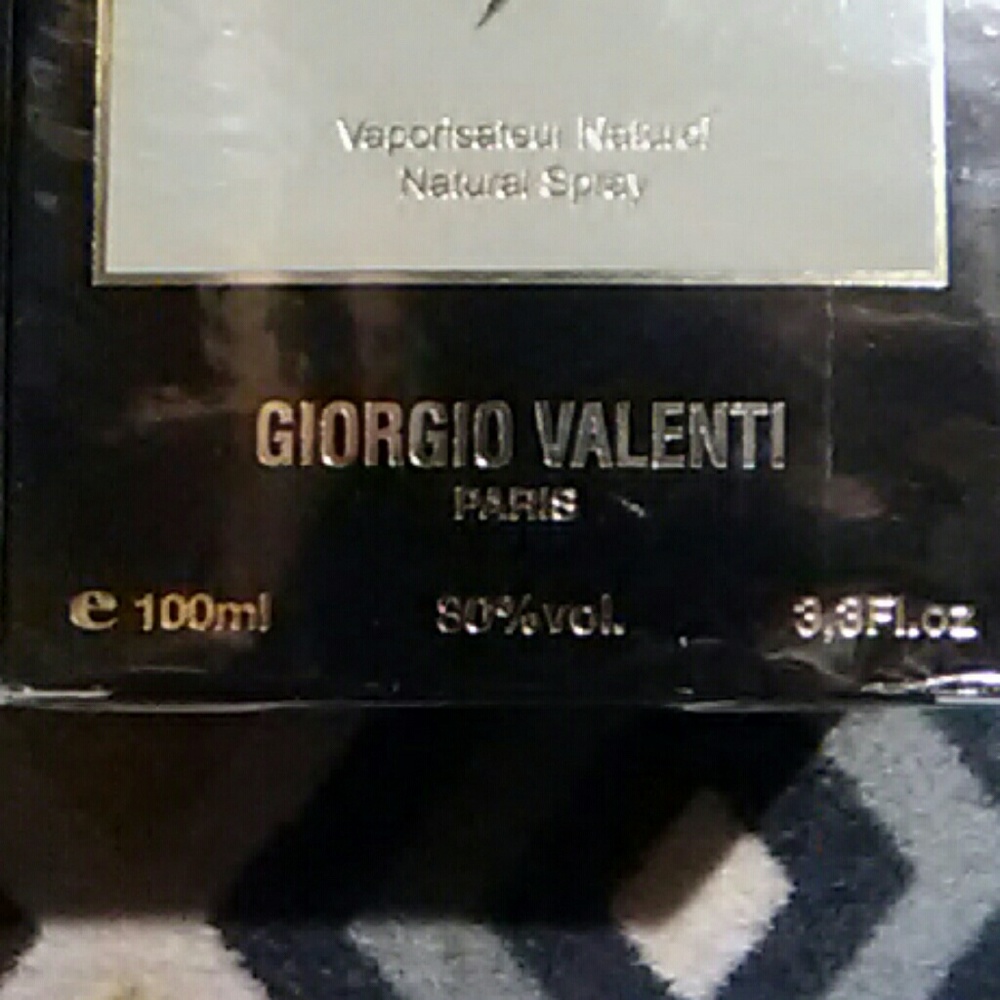 Perfume - Picture 3 of 4